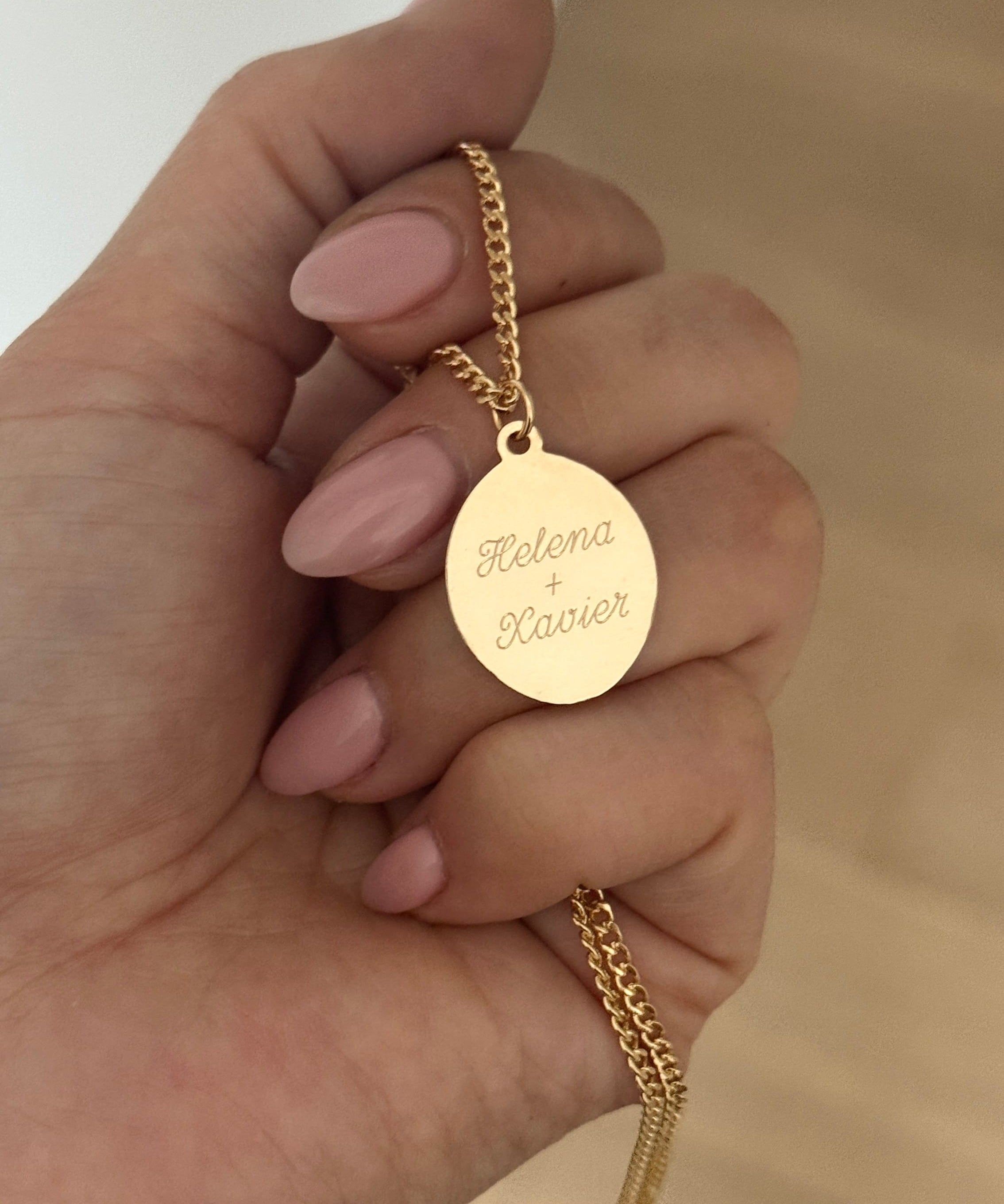 LE sensor necklace Perla Oval Engravable Necklace