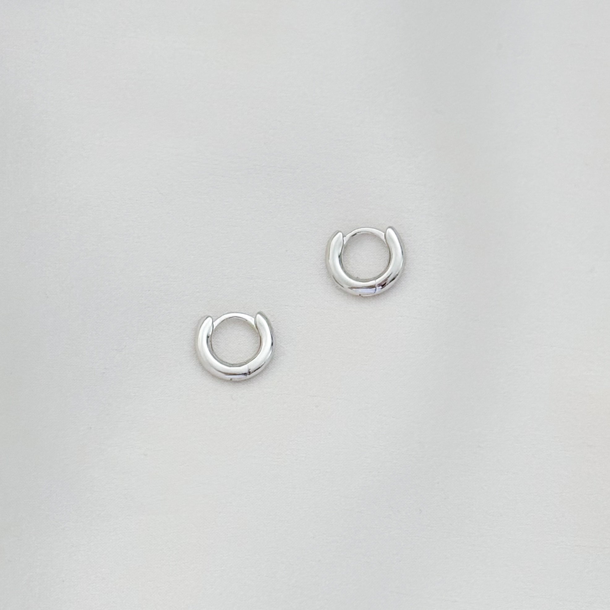 LE sensor earrings Astin Bold Mini Huggies