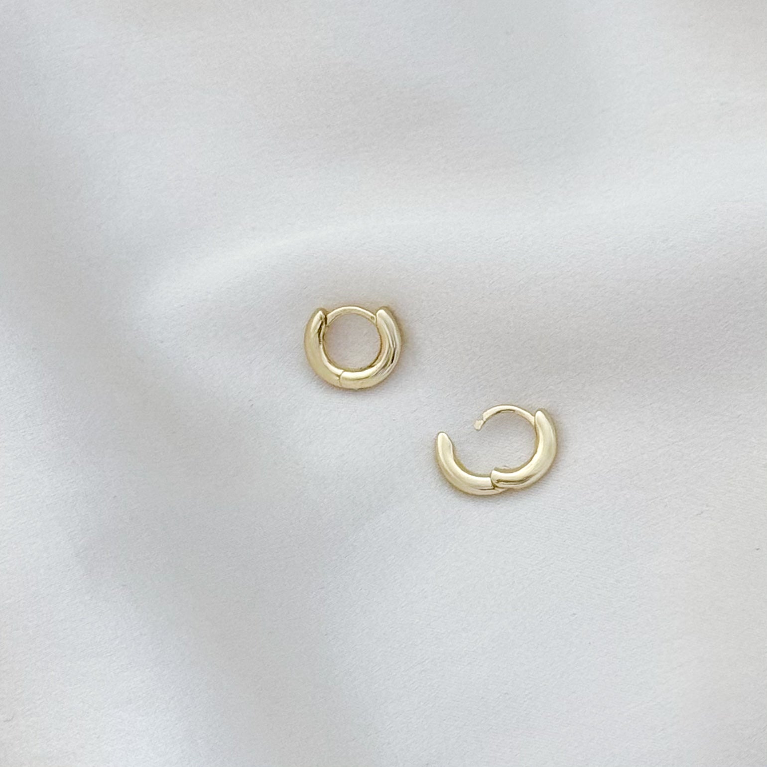 LE sensor earrings Astin Bold Mini Huggies