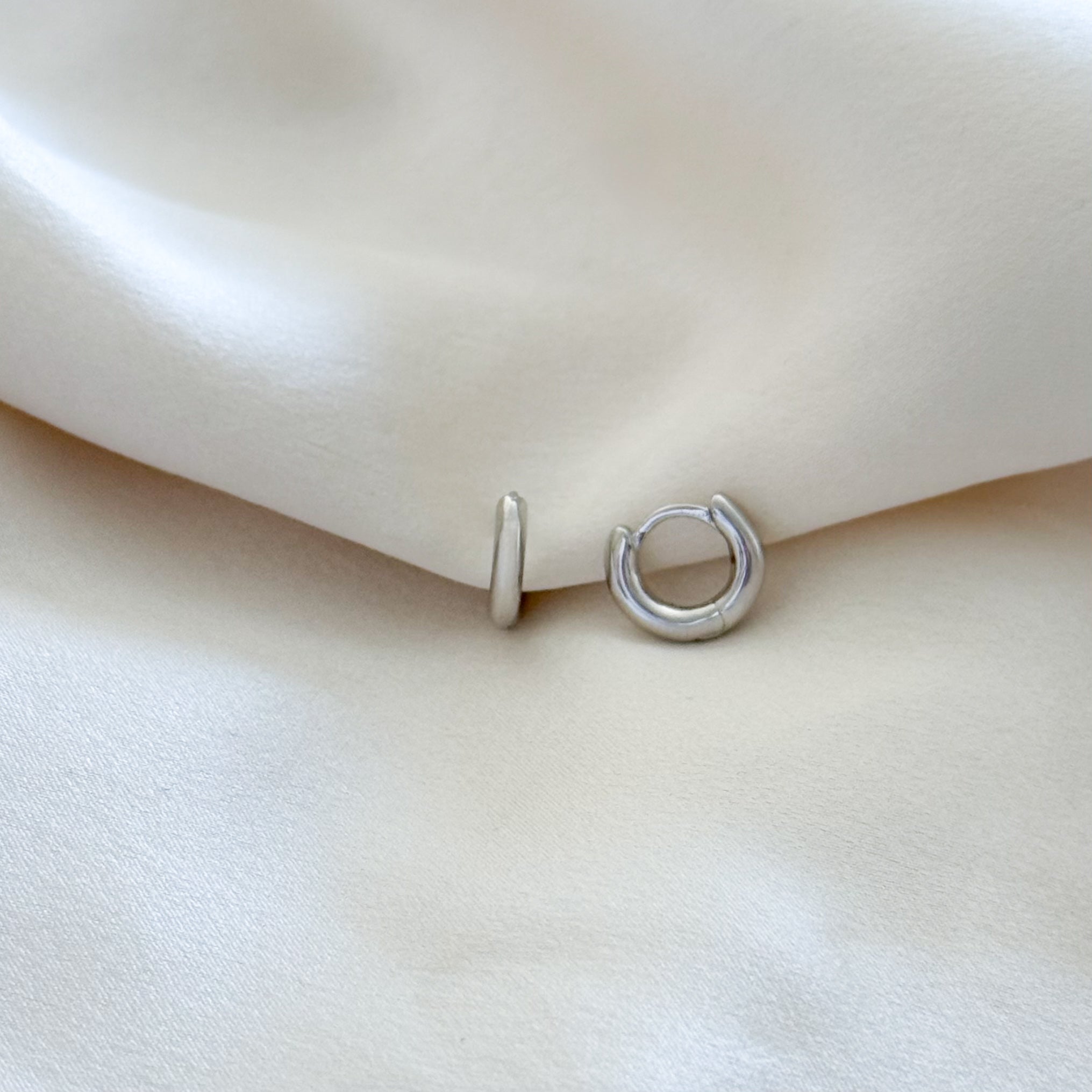 LE sensor earrings Astin Bold Mini Huggies