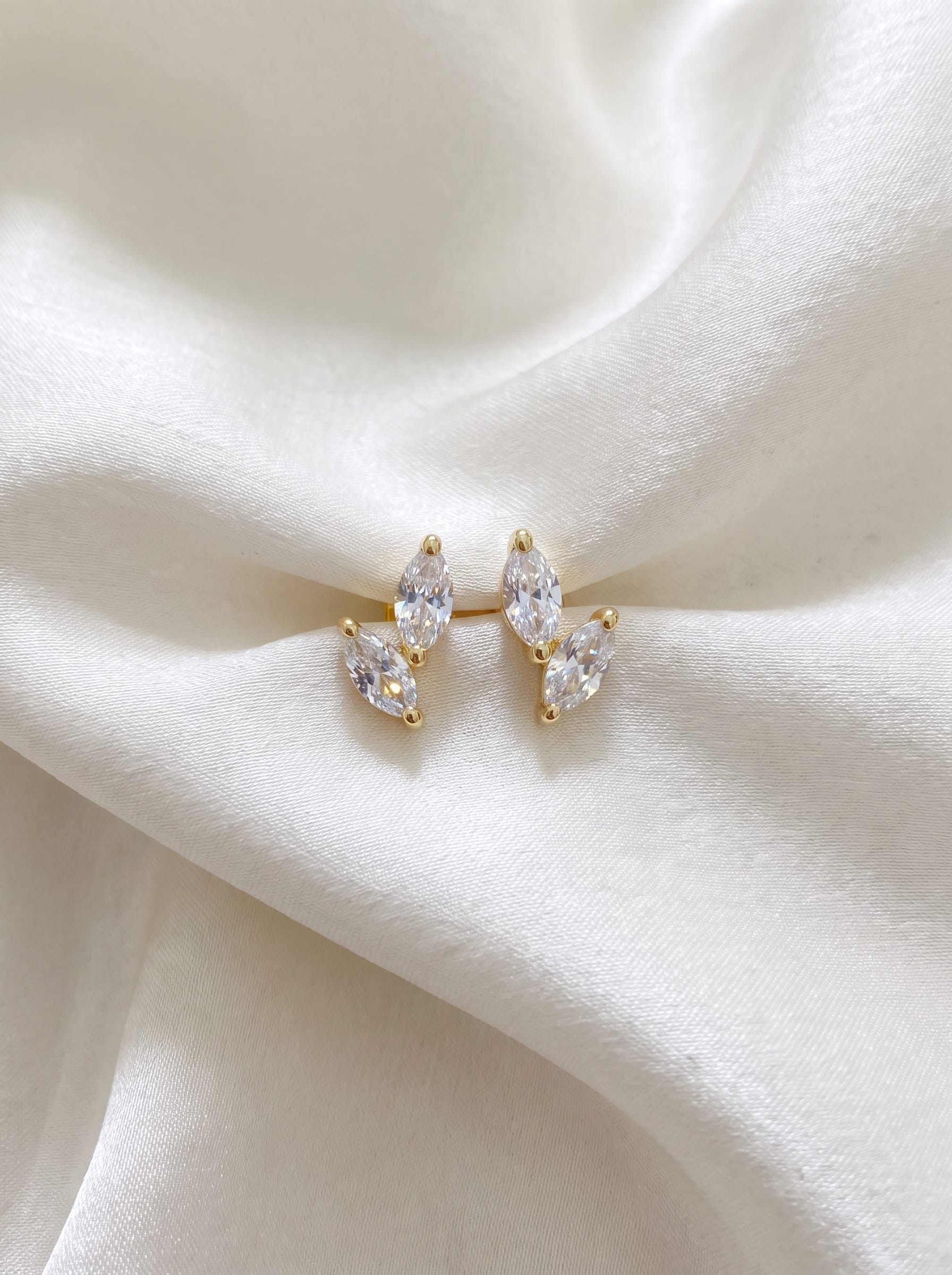 LE sensor earrings Clear Alora Studs