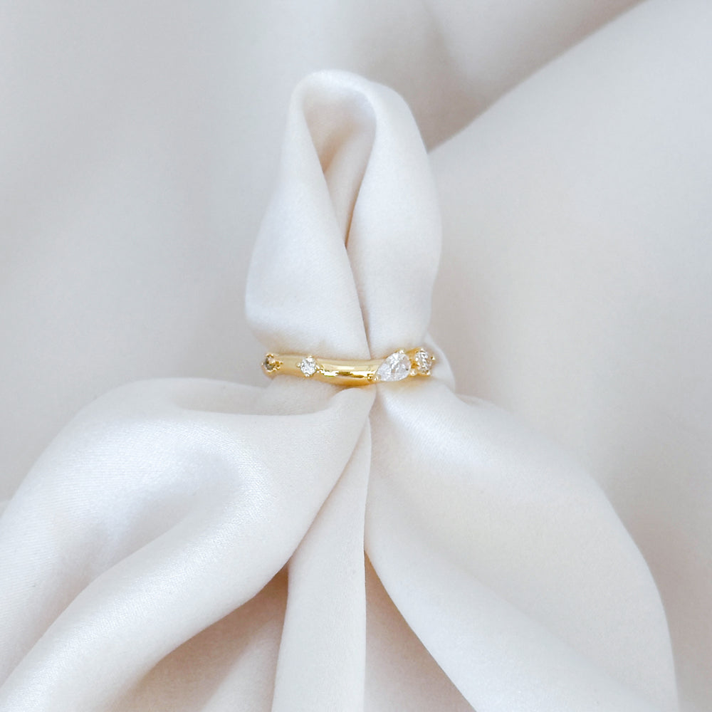 LE sensor Ring Amora Teardrop Cluster Ring