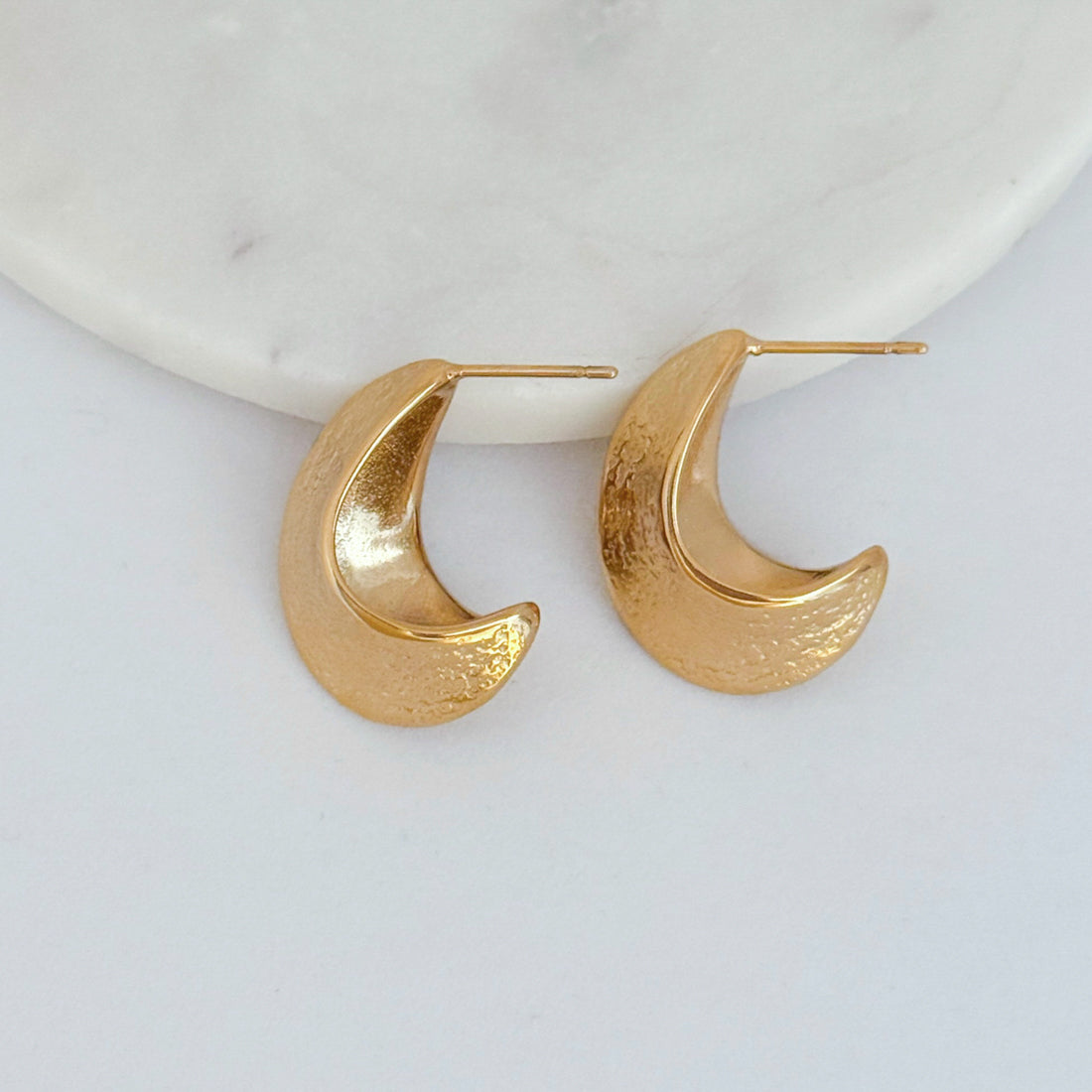 LE sensor earrings Phoebe Hammered Hoops