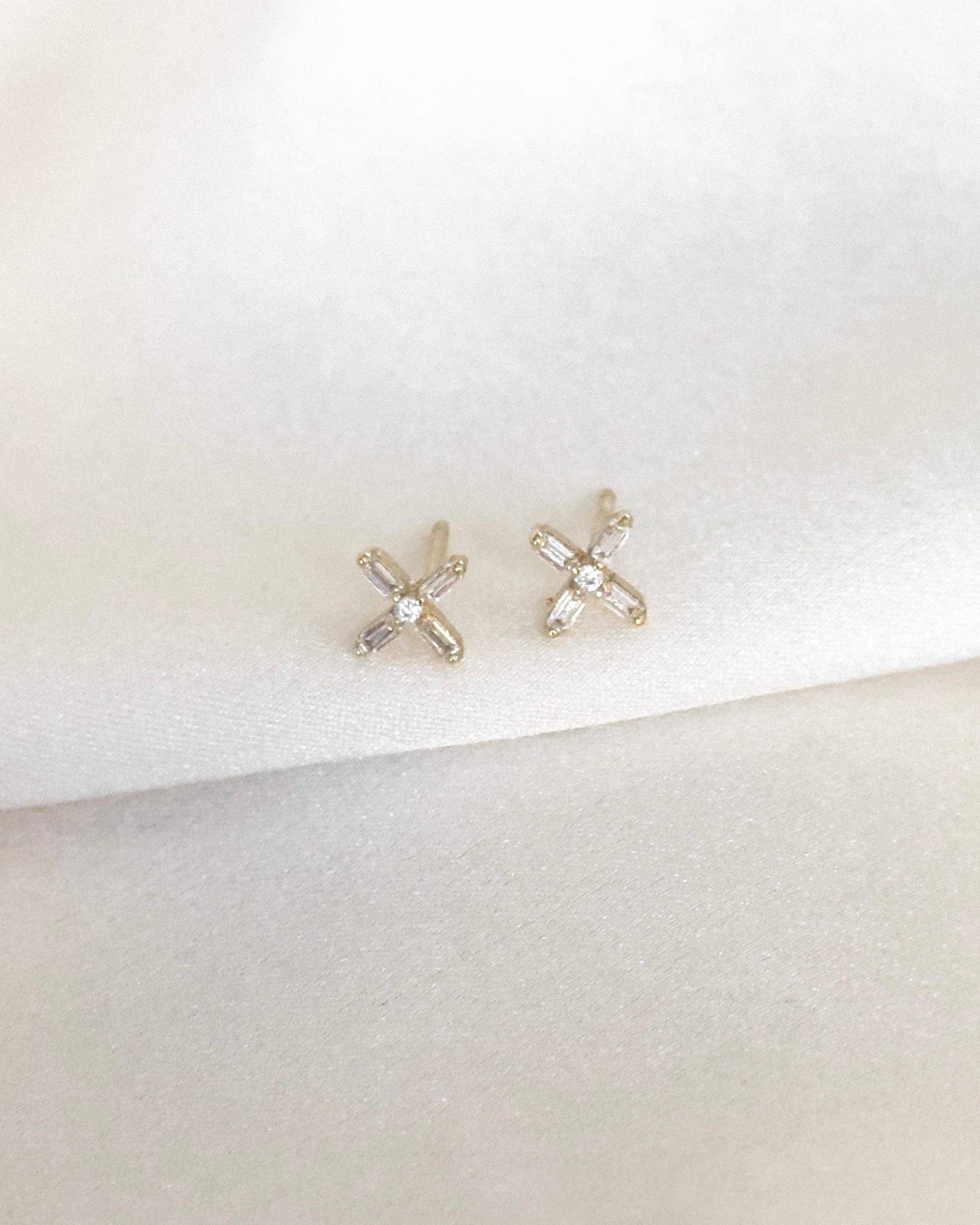 LE sensor earrings Kendra Baguette X Stud Earrings