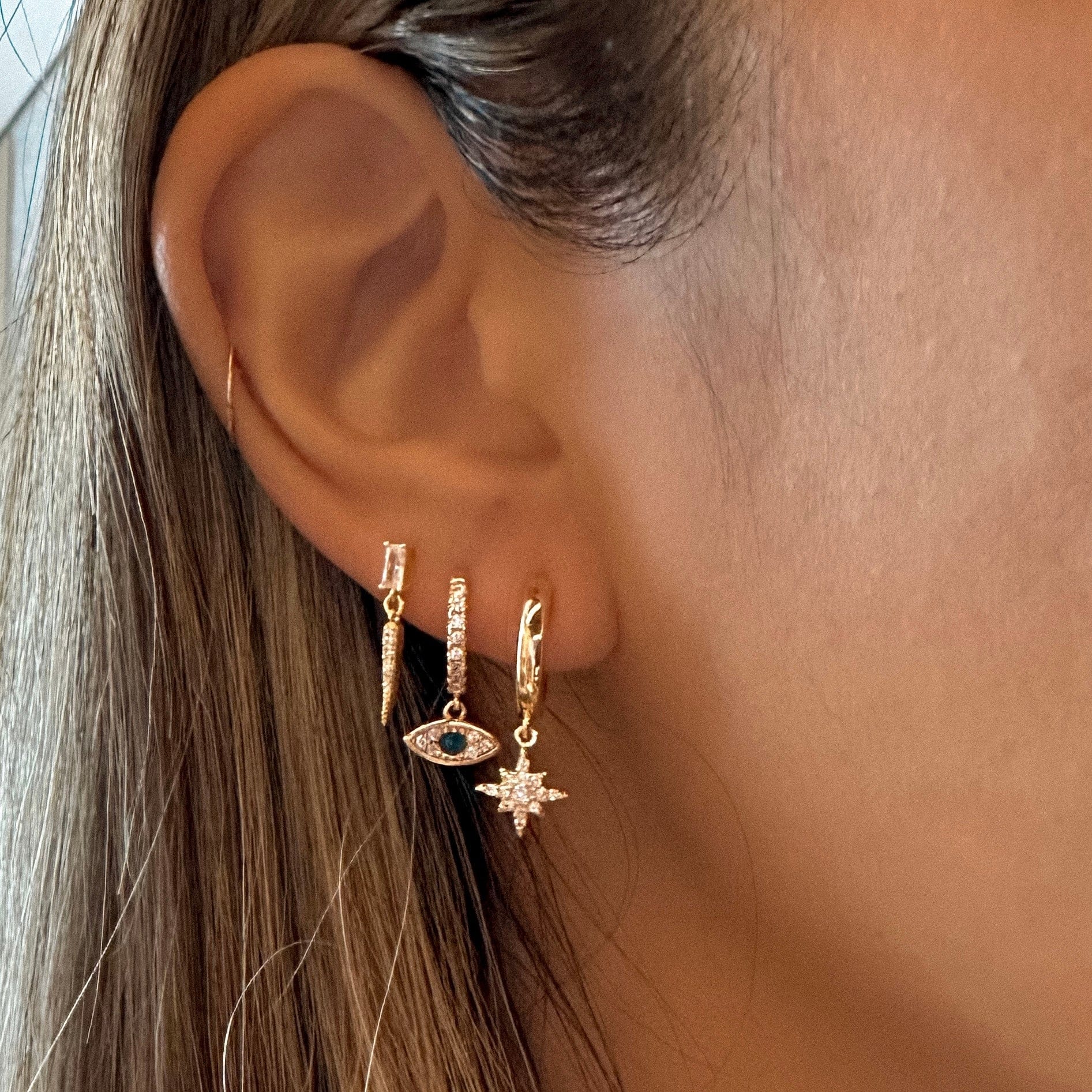 LE sensor earrings Camiel Huggies