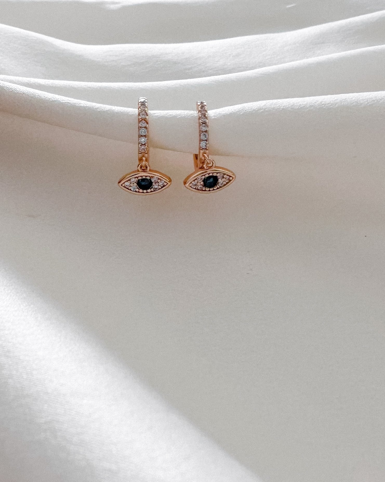LE sensor earrings Lia Huggies