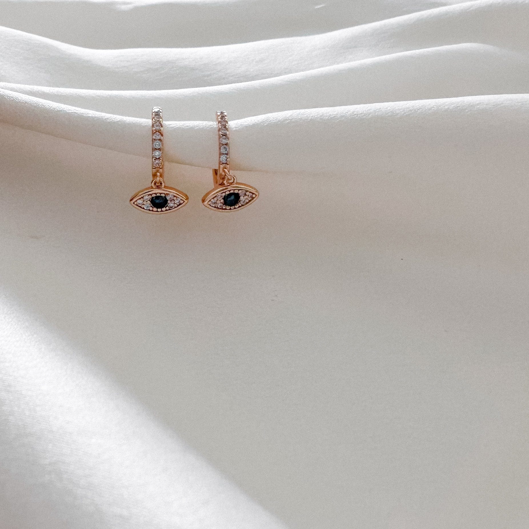 LE sensor earrings Lia Huggies