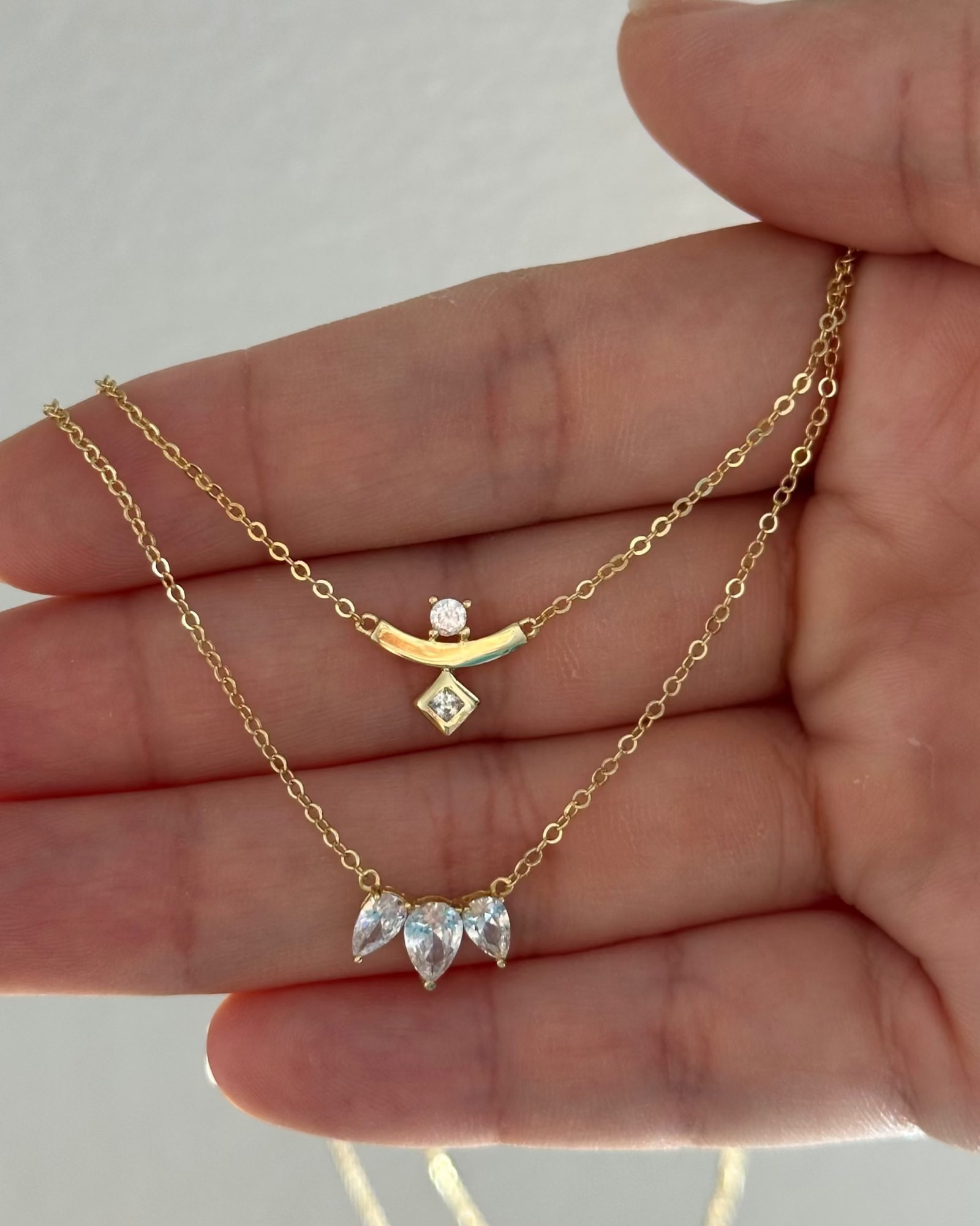LE sensor necklace Nila Three Stone Teardrop Necklace