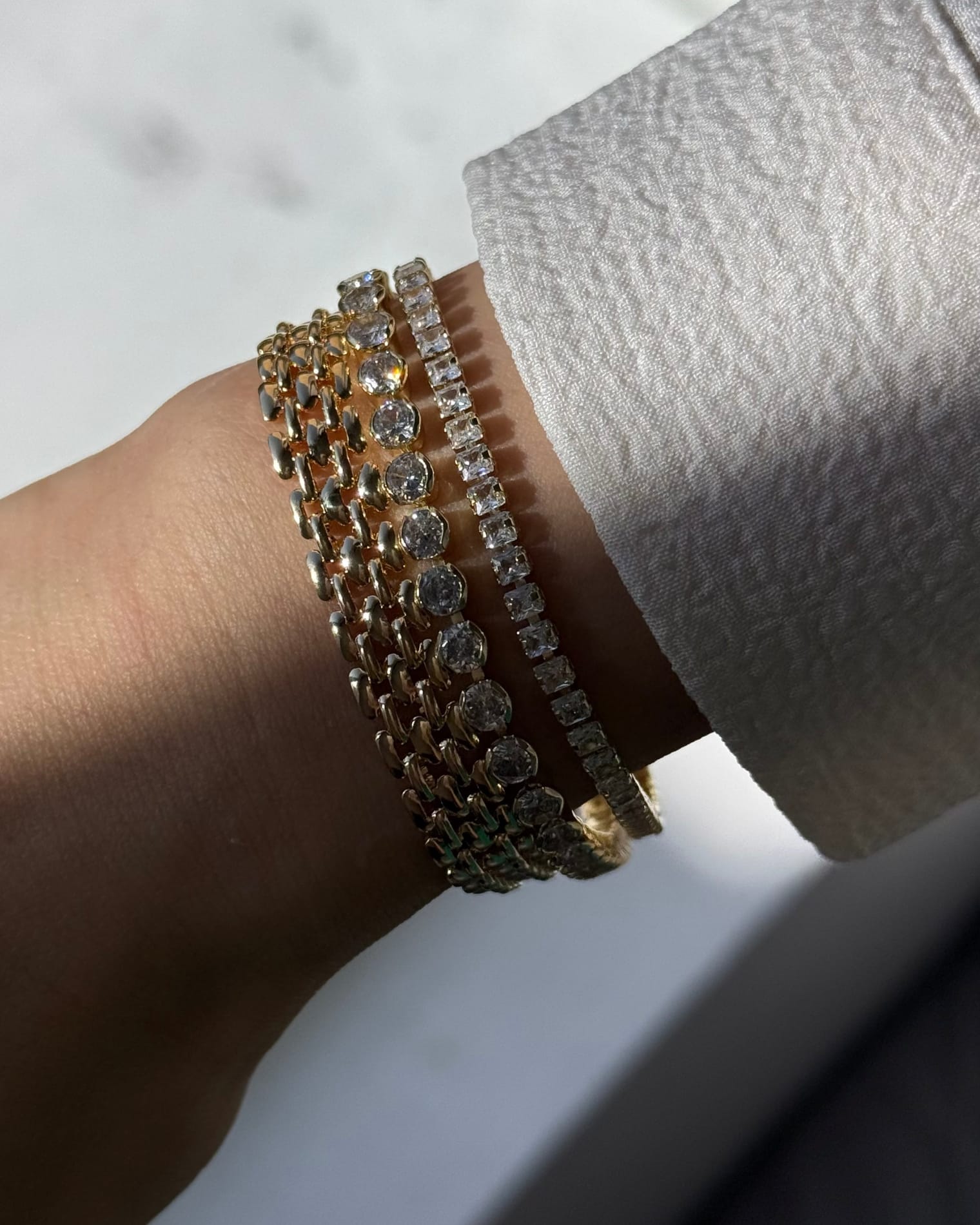 LE sensor Bracelet Suvi Bezel Round Tennis Bracelet