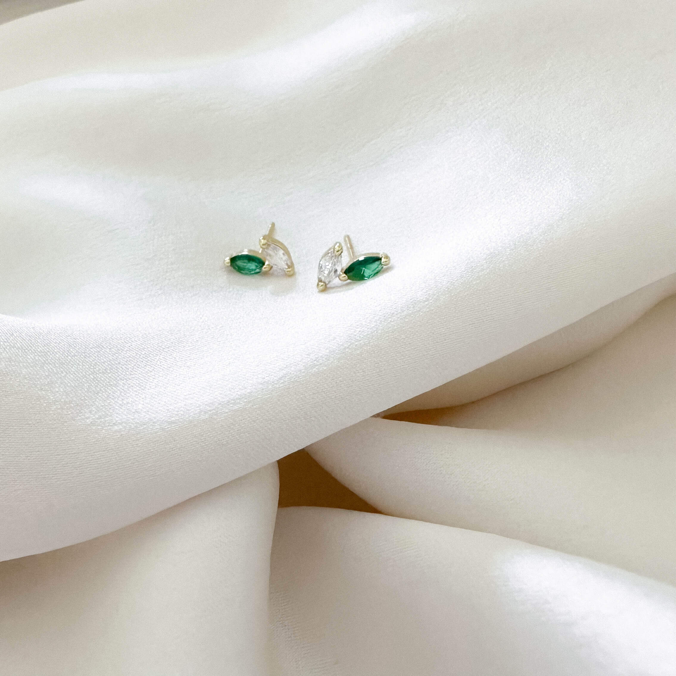 LE sensor earrings Alora Studs - Emerald