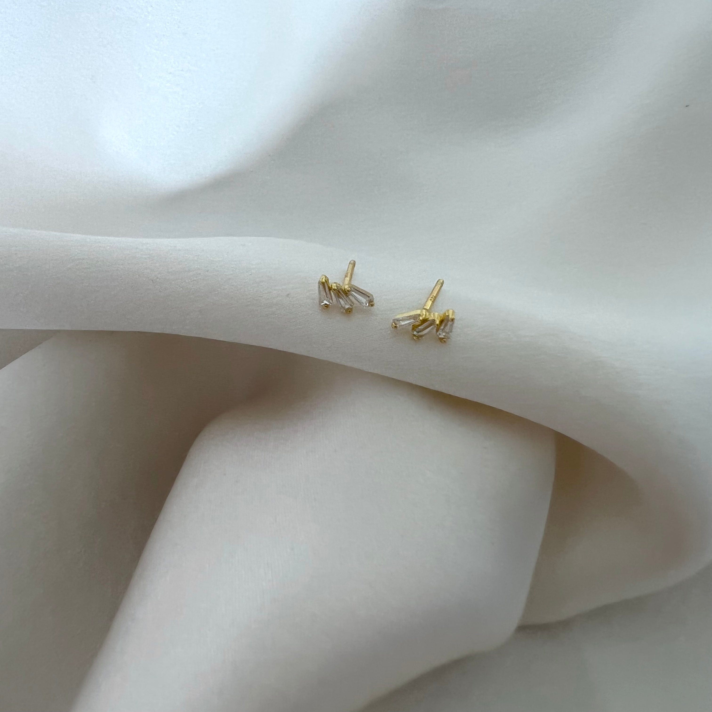 LE sensor earrings Kya Studs