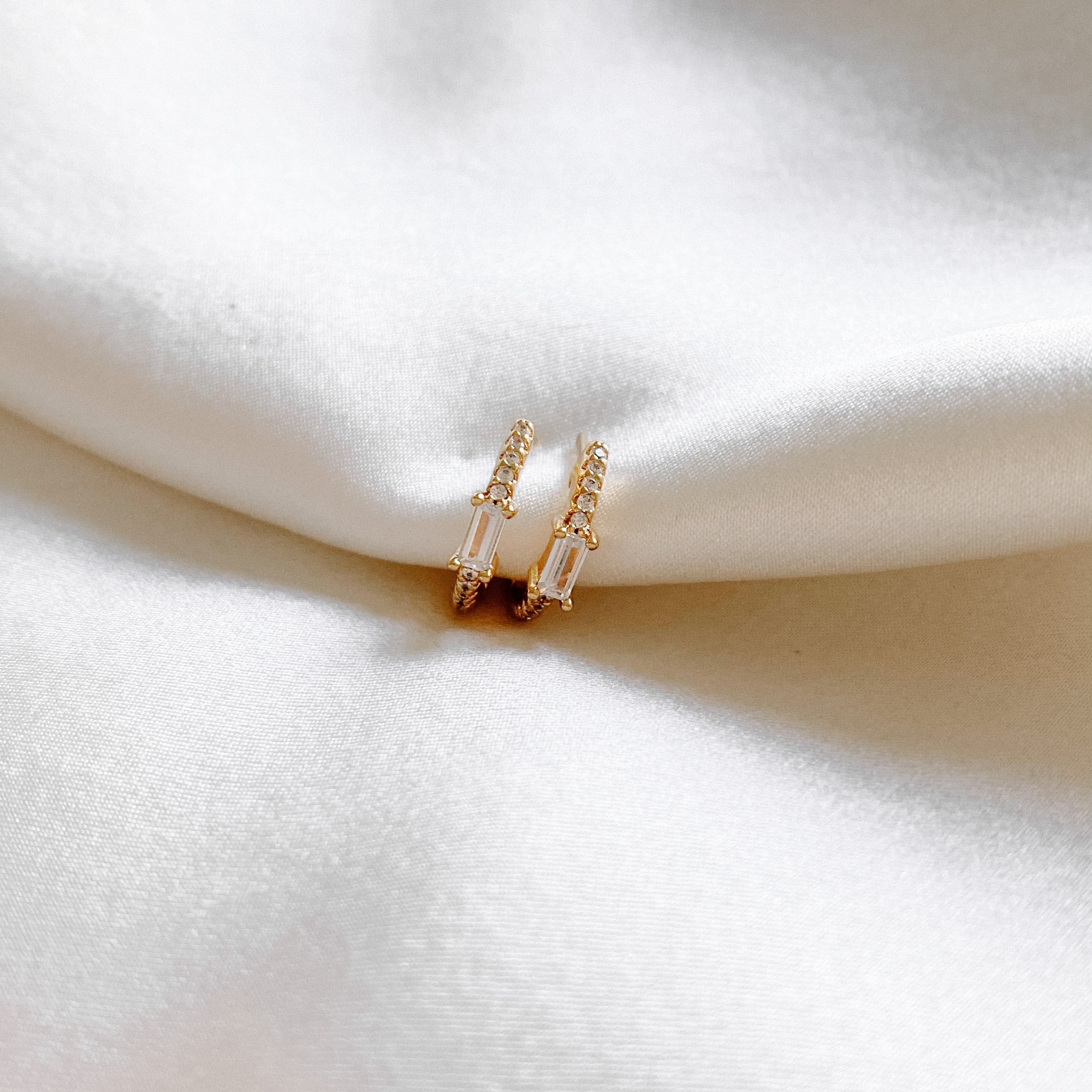 LE sensor earrings Mina Huggies